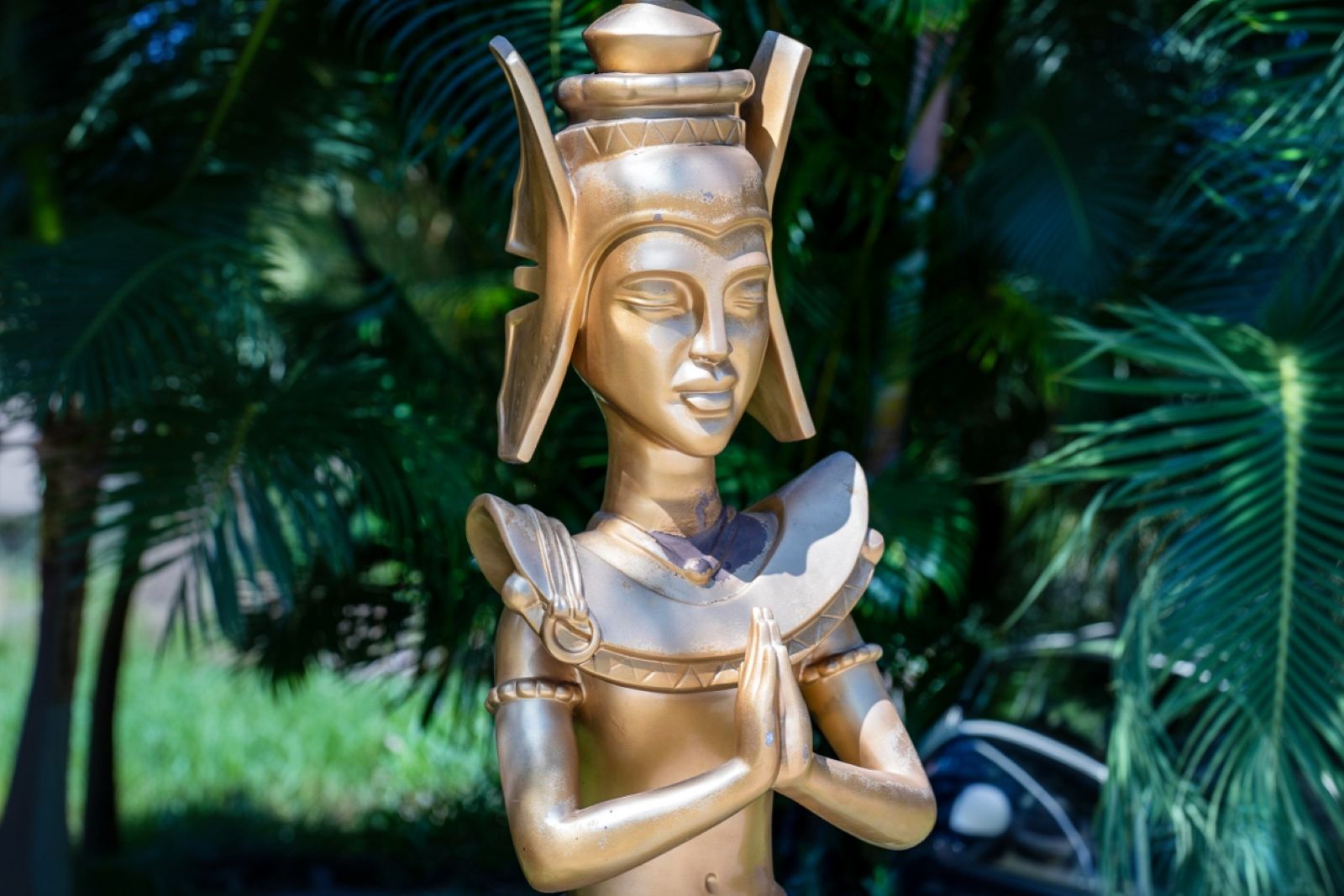 За один день вы увидите, как культура, быт и природа острова Фукуок переплетаются: мемориальные храмы, сельские хозяйства, реки, джунгли и пляжи складываются в цельную картину.