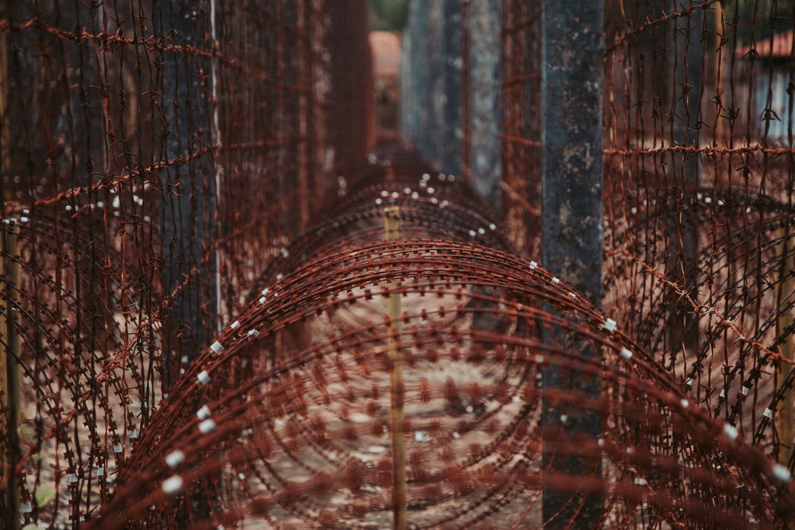 За один день вы увидите, как на Фукуоке переплетаются ремёсла и история: шёлковый центр, жемчужная ферма, перец, nước mắm, Кокосовая тюрьма, пагода Хо Куок и светлый песок пляжа Bai Sao.