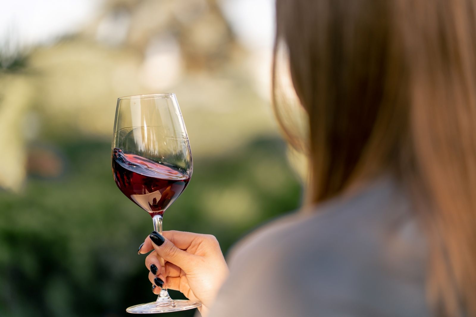 Обзорная экскурсия по южному Фукуоку: за один день вы узнаете, как рождаются шёлк и жемчуг, за что ценят фукуокский перец и рыбный соус, посетите Кокосовую тюрьму, пагоду Хо Куок и отдохнёте на пляже Бай Сао.