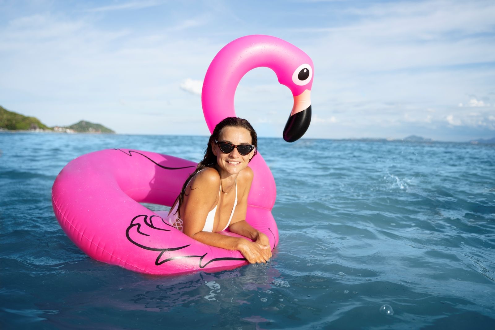 Туры на катамаране по архипелагу Антхой «всё включено»: просторная двухкорпусная яхта, сноркелинг у Гам Ги и Май Рут, сапборды, тюбинг, рыбалка, обед/ужин и напитки — идеальный день на море без забот об организации.