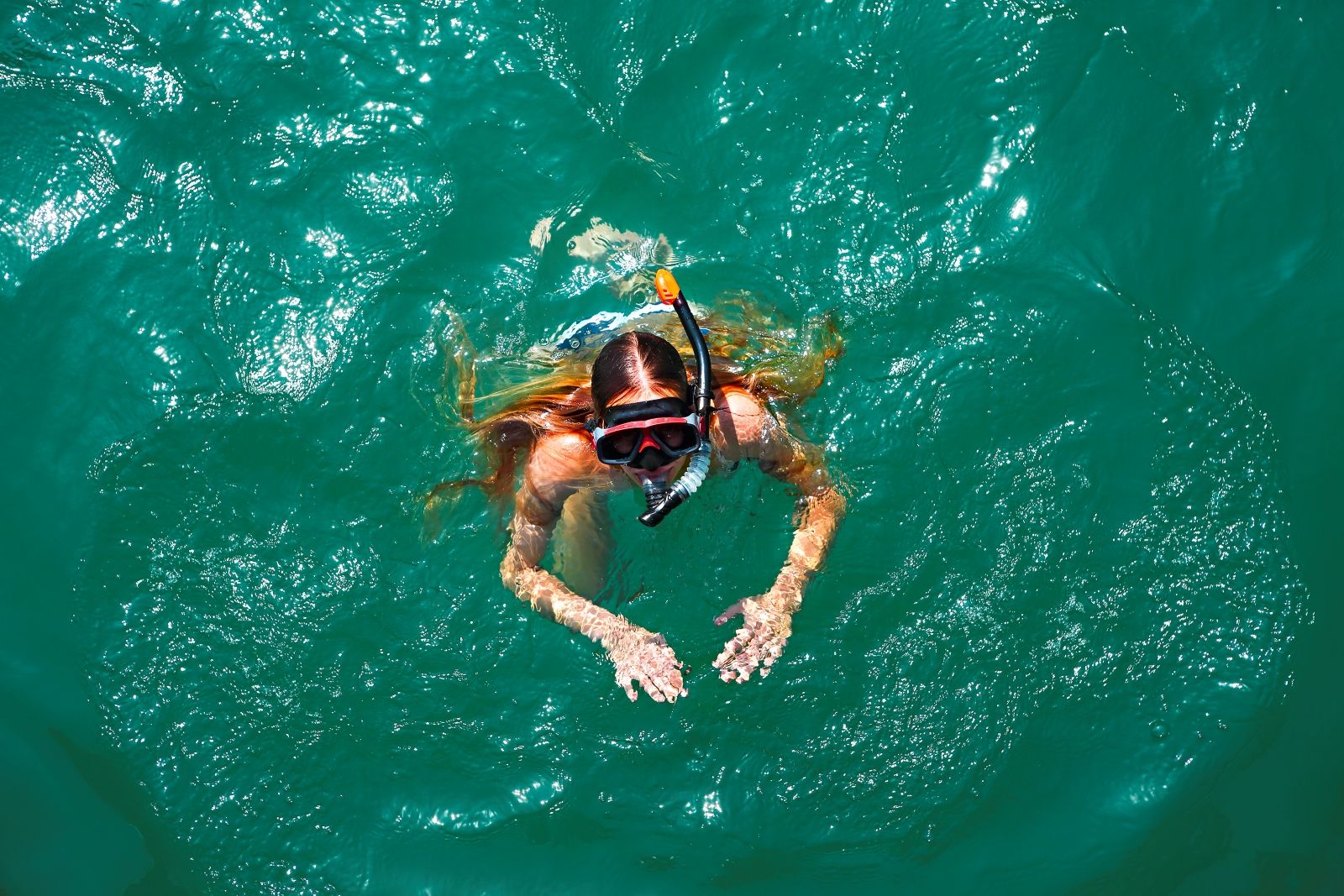 Антхойский архипелаг в формате однодневной экскурсии: три острова, несколько остановок для сноркелинга и возвращение в порт Антхой к вечеру.