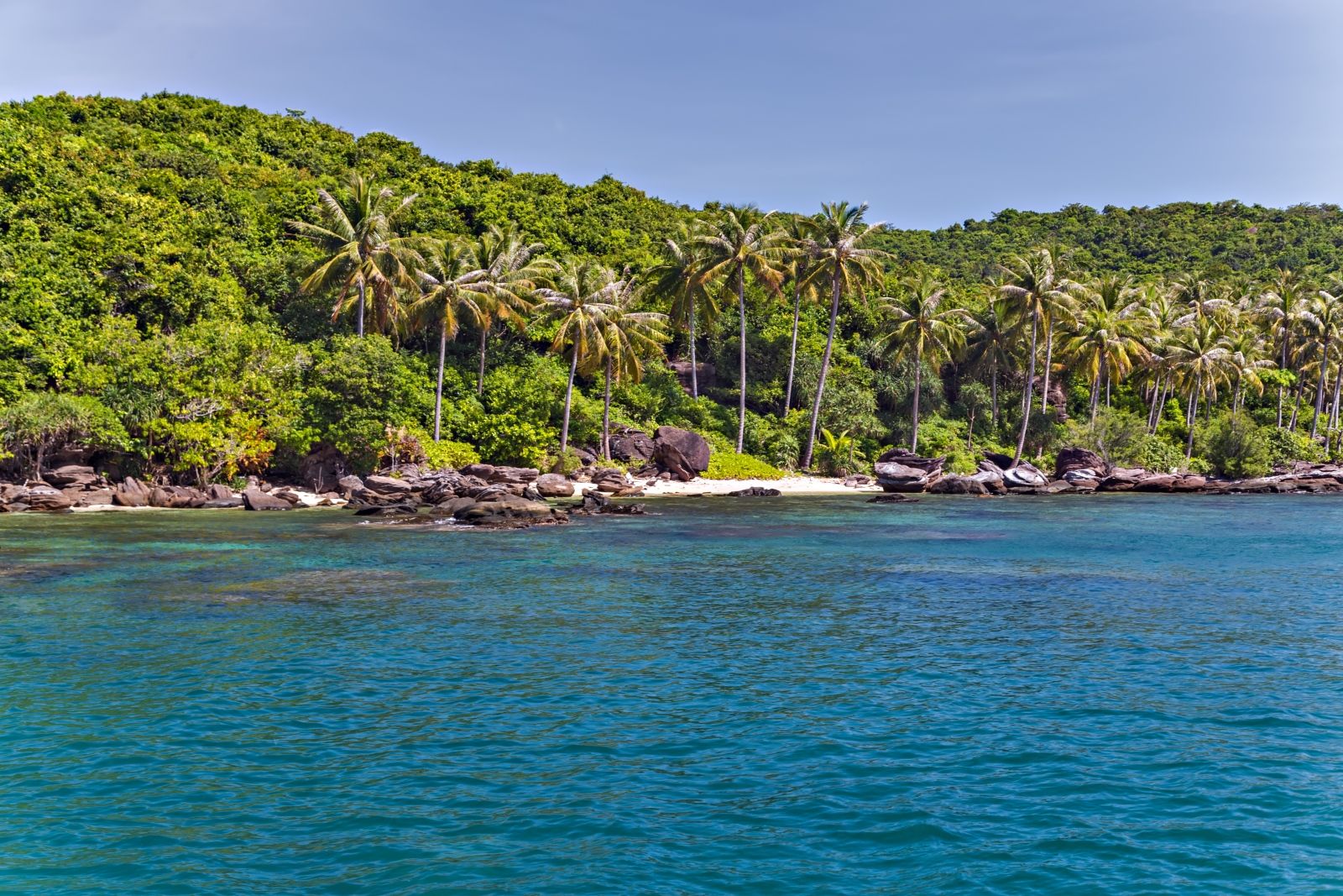 Ocean World на острове Хон Рой — первая остановка тура по Антхою: Sea Walking, парасейлинг и другие морские развлечения.
