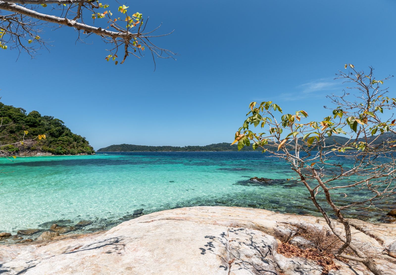 Морской тур по трём островам архипелага Антхой на Фукуоке: рыбалка у Ocean World, сноркелинг на коралловых рифах и отдых на пляже у Мэй Рут или Монг Тай.